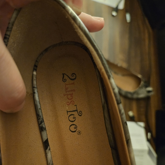 2 Lips Too Flats - Picture 4 of 4